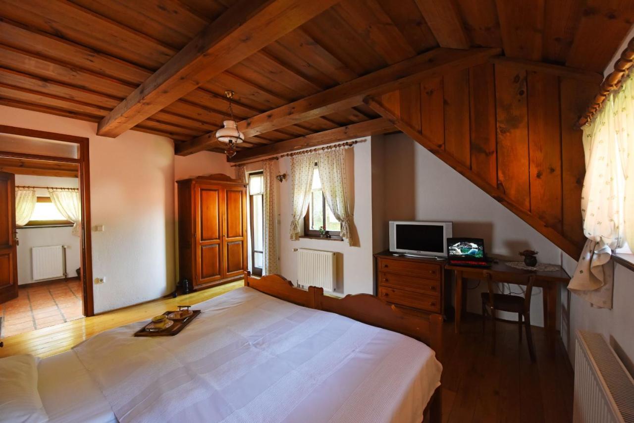 Domacija Seruga Countryside Hotel 新梅斯托 外观 照片