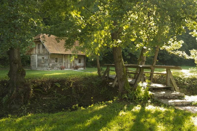 Domacija Seruga Countryside Hotel 新梅斯托 外观 照片