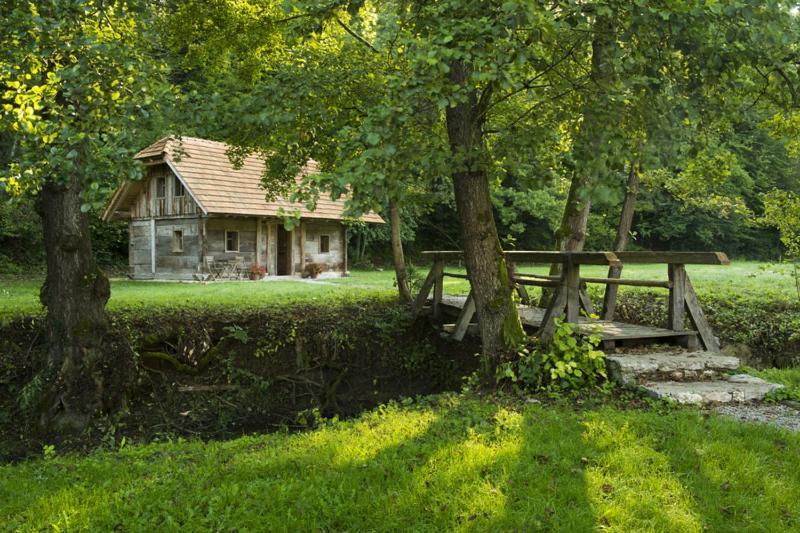 Domacija Seruga Countryside Hotel 新梅斯托 外观 照片