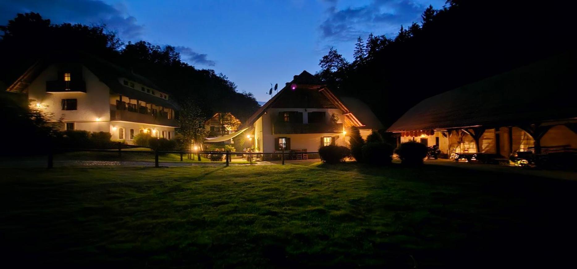 Domacija Seruga Countryside Hotel 新梅斯托 外观 照片