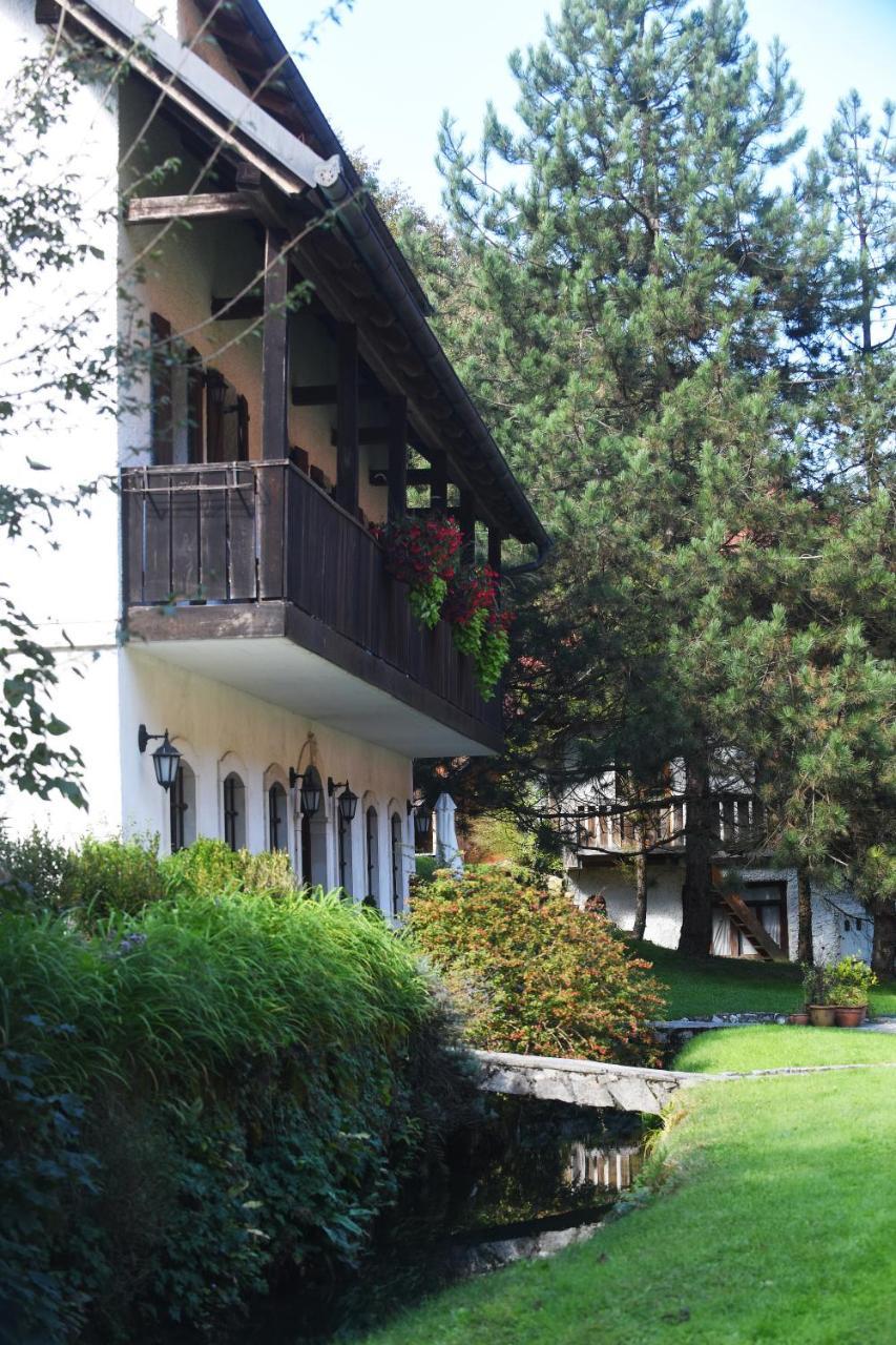 Domacija Seruga Countryside Hotel 新梅斯托 外观 照片