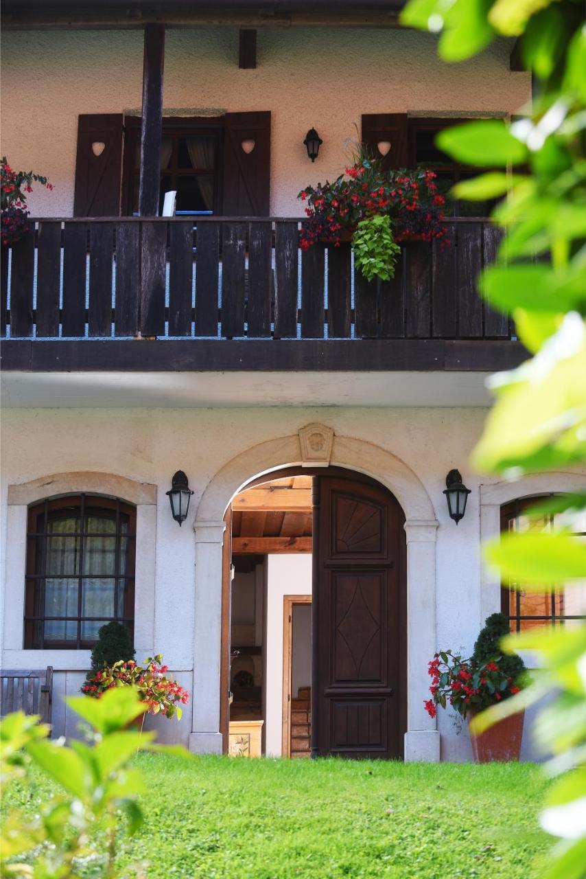 Domacija Seruga Countryside Hotel 新梅斯托 外观 照片