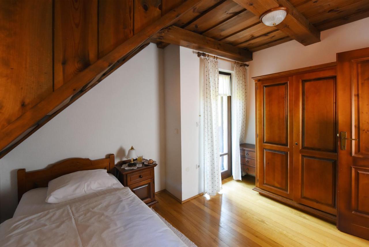 Domacija Seruga Countryside Hotel 新梅斯托 外观 照片