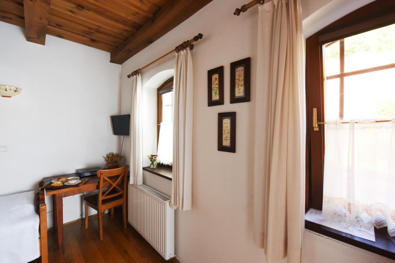 Domacija Seruga Countryside Hotel 新梅斯托 外观 照片