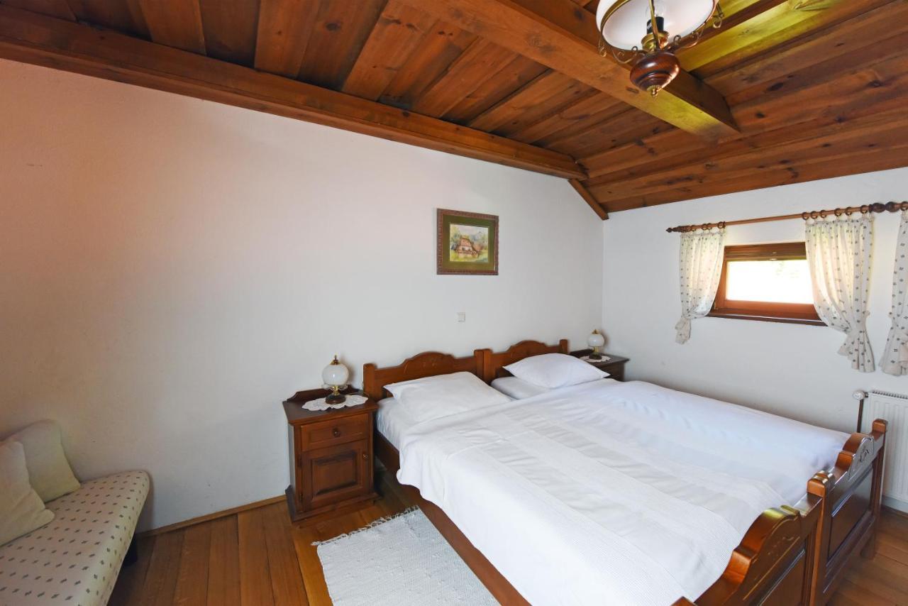 Domacija Seruga Countryside Hotel 新梅斯托 外观 照片